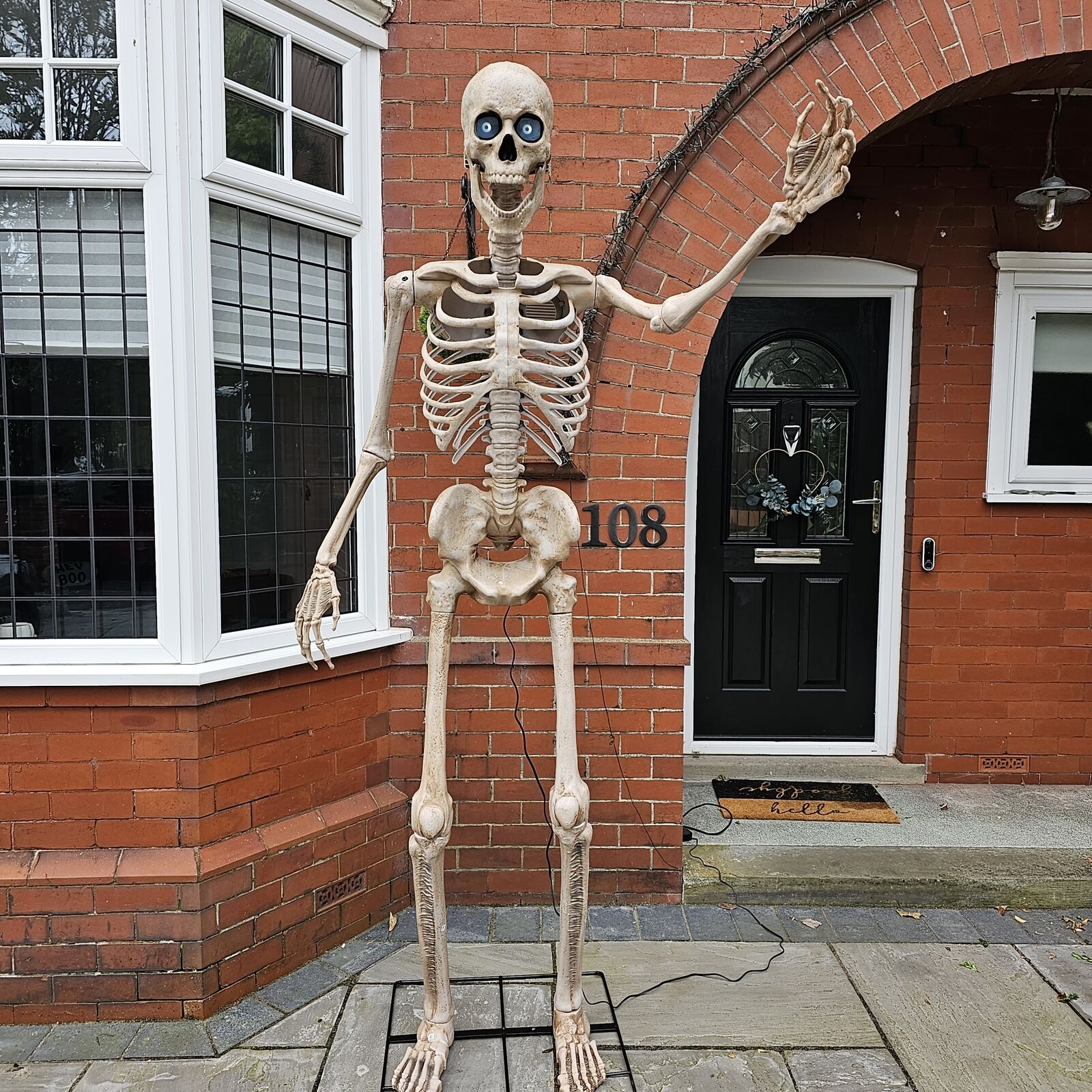 GIANT 8Ft (240Cm) Standing Outdoor Animatronic Halloween Skeleton Decoration