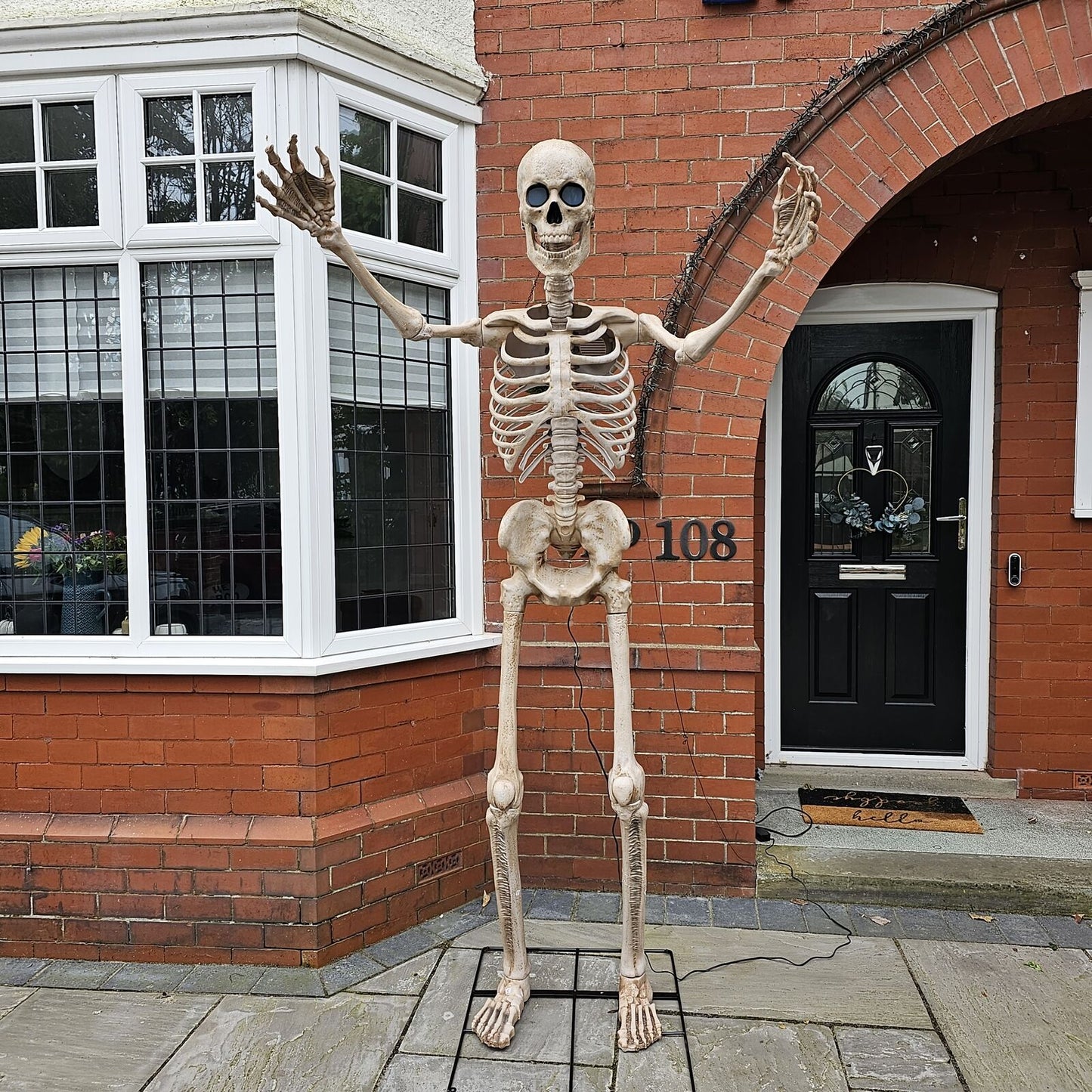 GIANT 8Ft (240Cm) Standing Outdoor Animatronic Halloween Skeleton Decoration