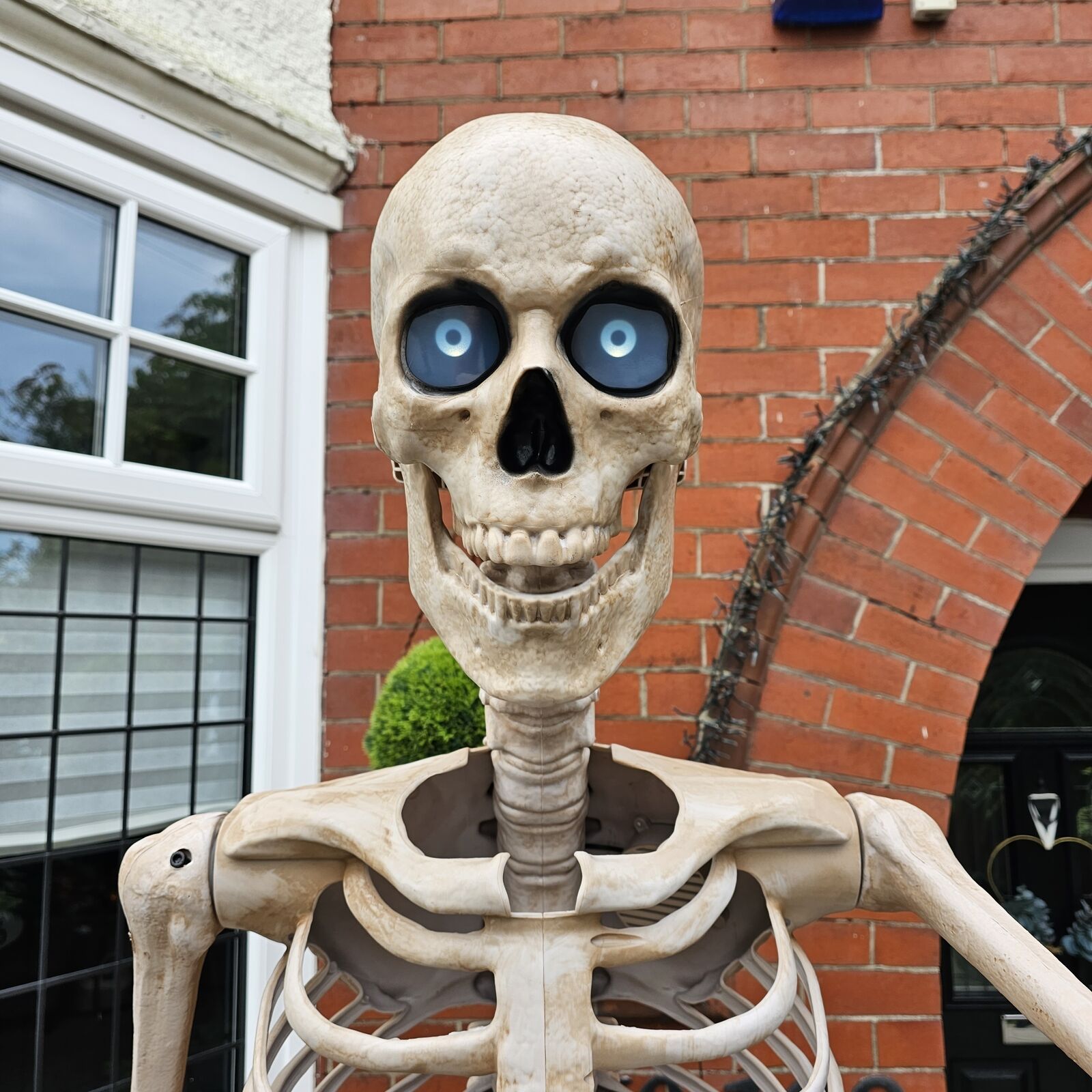 GIANT 8Ft (240Cm) Standing Outdoor Animatronic Halloween Skeleton Decoration